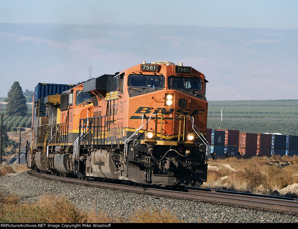 BNSF 7561